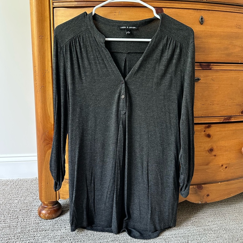 Cable & Gauge Women’s Gray Button Top -Medium